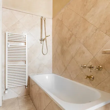 Xiigiugno Boutique * Болонья